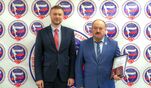 Руководитель регионального штаба "Бессмертного полка" в Сахалинской области Андрей Фугенфиров отмечен нагрудным знаком Федерации Независимых Профсоюзов России "За содружество"