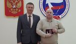 Заместитель руководителя администрации Губернатора и Правительства Сахалинской области Владислав Епифанов награжден Нагрудным знаком ФНПР &laquo;За содружество&raquo;
