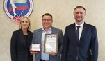 В ходе заседания областной трехсторонней комиссии по регулированию социально-трудовых отношений Александр Кознов вручил партнерам заслуженные награды