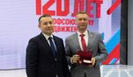 Председатель Сахалинского областного союза организаций профсоюзов Александр Кознов удостоен высокой награды федерального уровня - медали за взаимодействие с ОАО "РЖД"